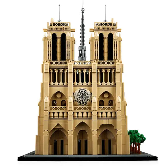 front view of Lego - Notre-Dame de Paris #21061 